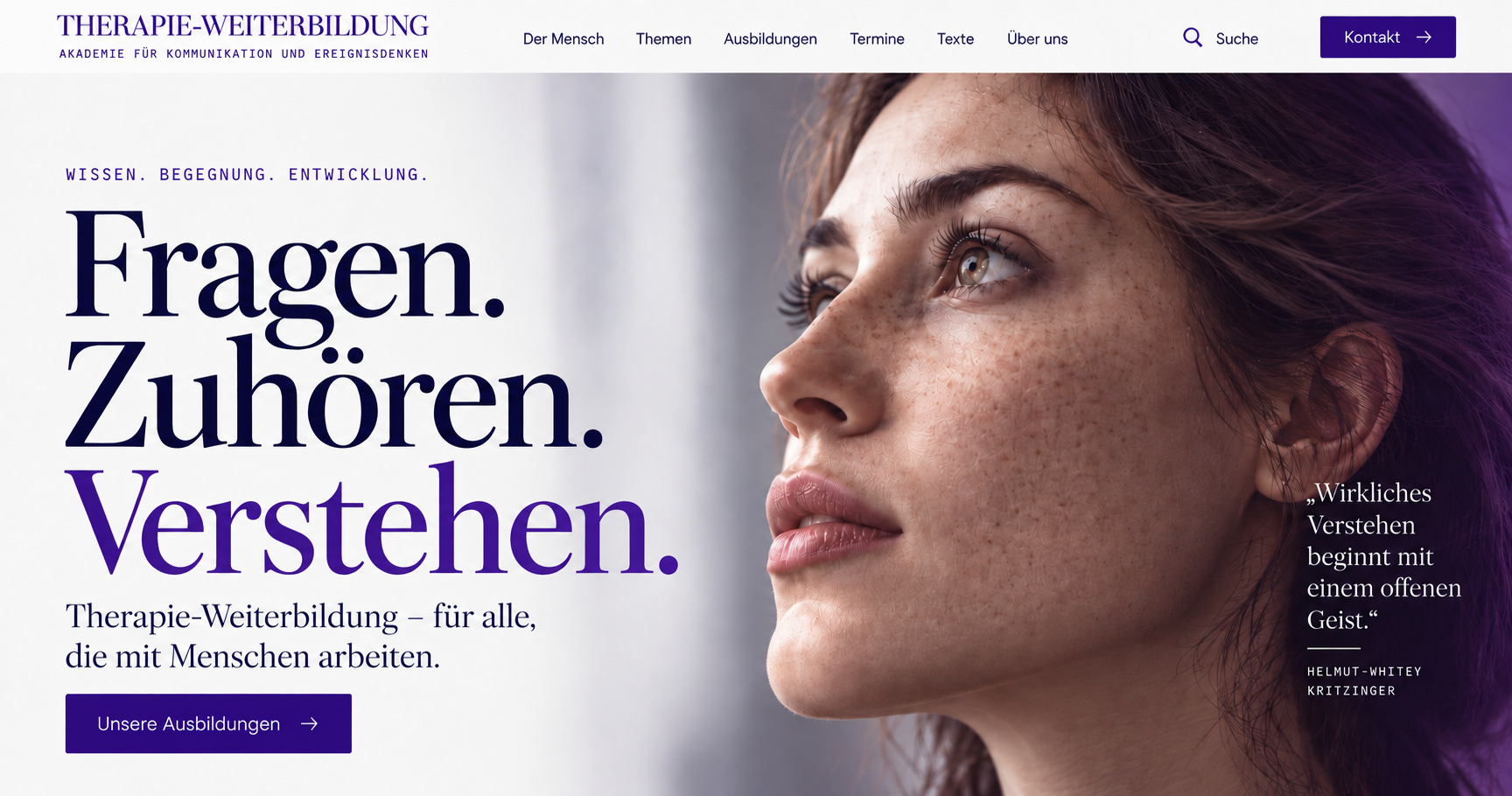 Nachdenkliche Frau blickt nach oben